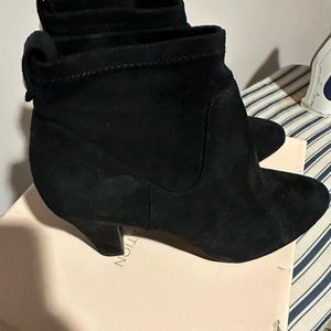 Bcbg boots gently used